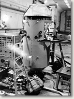 Изделие 814 М1 установлено в испытательном отсеке самолета-лаборатории ЛЛ-76К перед проведением испытаний на воздействие реальных нагрузок