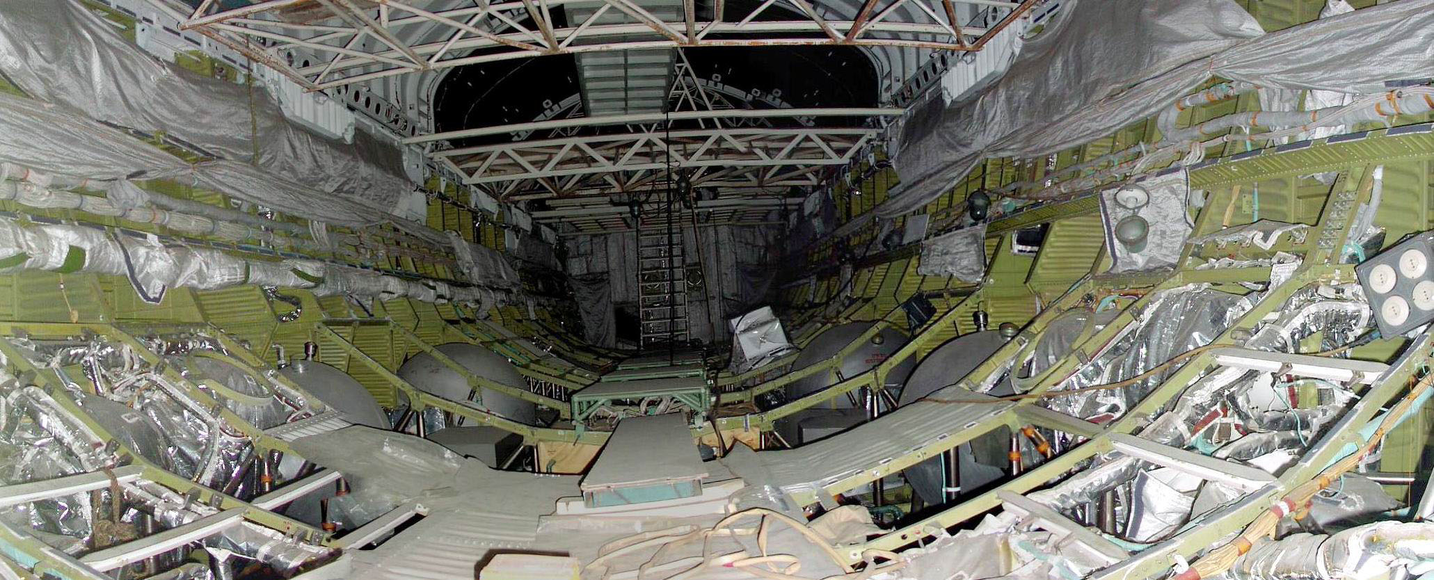 Отсек полезного груза на изделии 006: вид изнутри